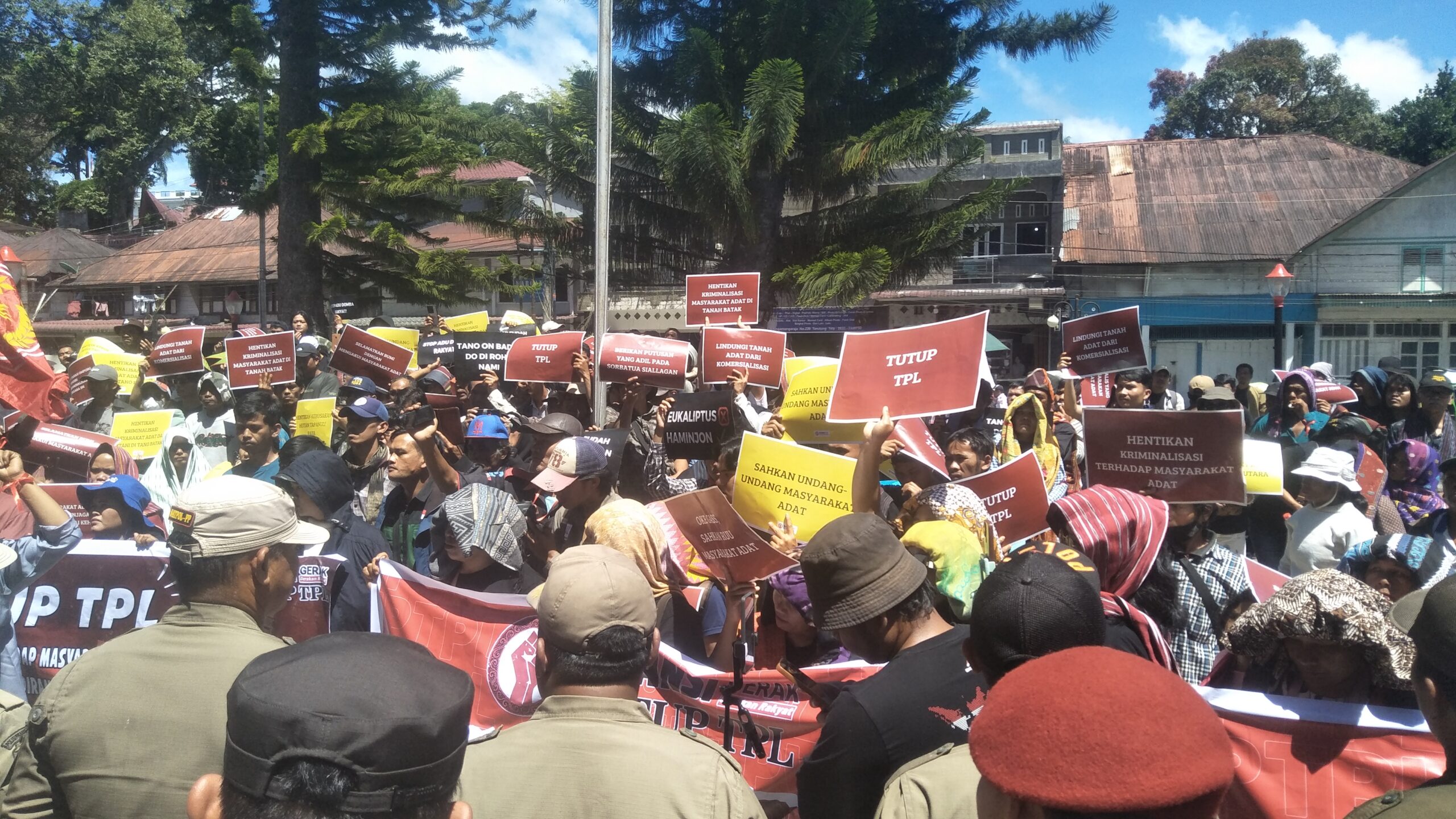 Poto : Aliansi Gerakan Rakyat Tutup PT. TPL